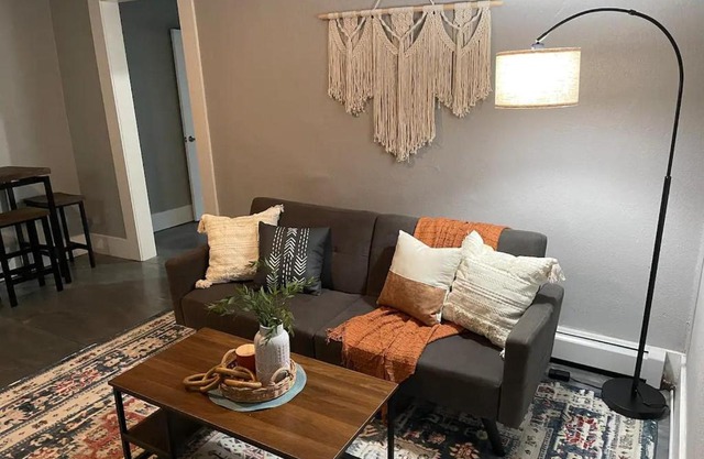 Great 2 bedroom getaway near downtown