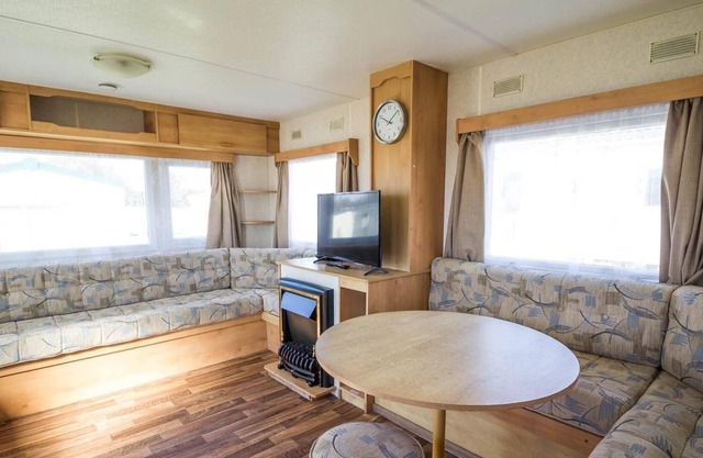 Great 6 berth caravan for hire at Valley Farm Holiday Park in Essex ref 46080V