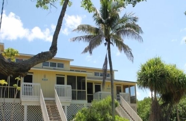 Great Gulf view, community pool, community dock, free wifi at pool, boardwalk to the beach!