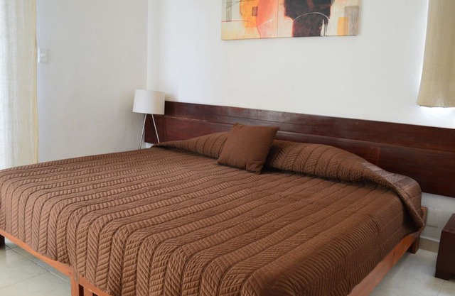 GREAT LOCATION 2 BEDROOM APT IN TOHO KU