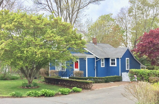 Great Location Between First & Second Beach - Pet Friendly!