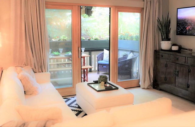 Great Location: Walk To Lifts With Hot Tub/Pool