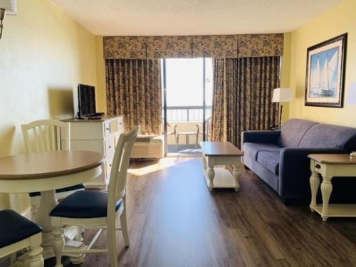 Great Oceanfront RESORT Pools FREE Tickets S118