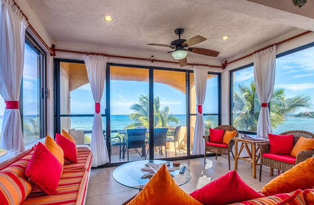 Great Value on the Beach! Cheerful and comfy third level condo with big views