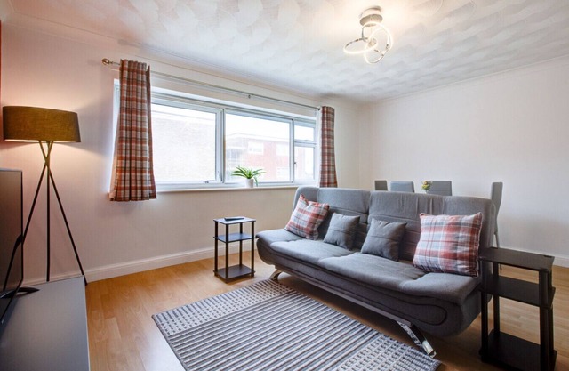 Group Retreat: Perfect Home with FREE Parking