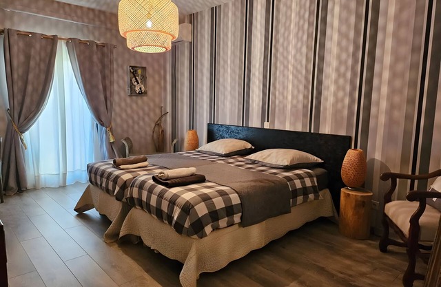 Guest Room 'Family Suite Guy De Maupassant' with Shared Terrace, Wi-Fi and Air Conditioning