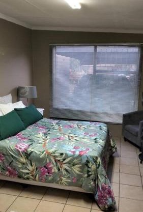 Guest Suite in Roodepoort with private access