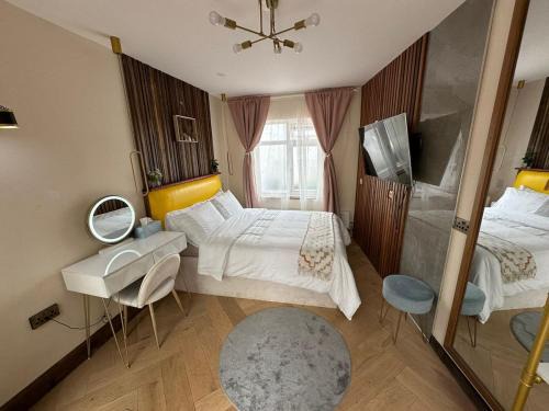 Guest suite with hot tub and sauna