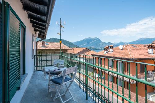 GuestHost - Charming 3-Story Lakefront Villa