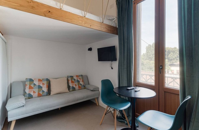 GuestHost - Comfy Studio-Flat