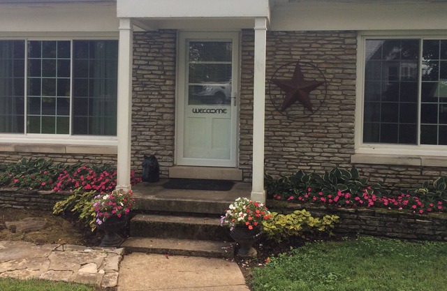 GuestHouse on Kentucky Working Thoroughbred Horse Farm