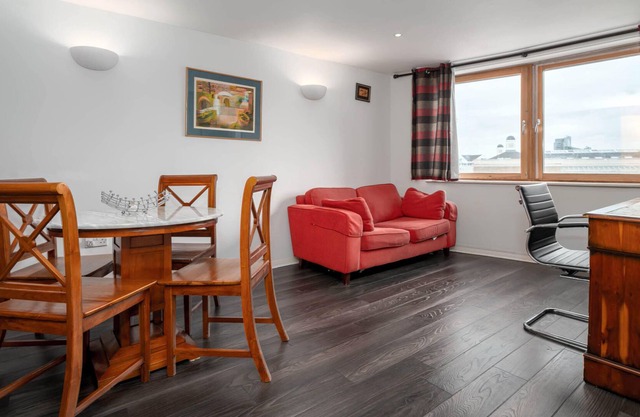 GuestReady - Cosy Flat by the River