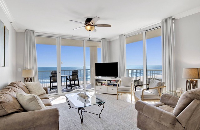 Gulf Front Beach Club - Renovated Corner Condo, Direct Gulf Views! Pool, WIFI
