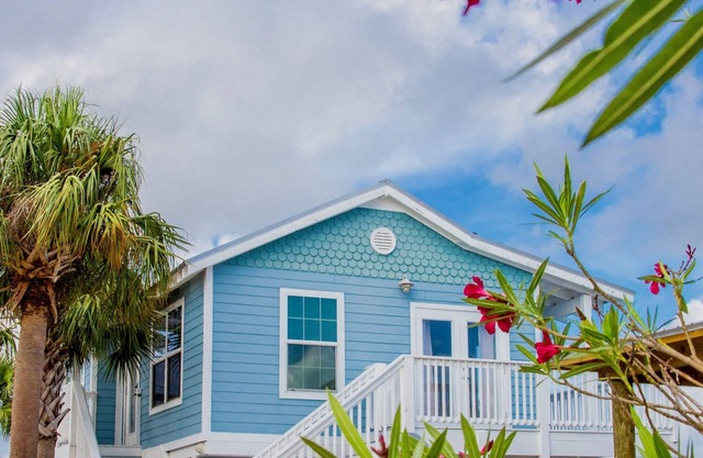 Gulf front location with amazing sunrise view-direct access on deep water canal!