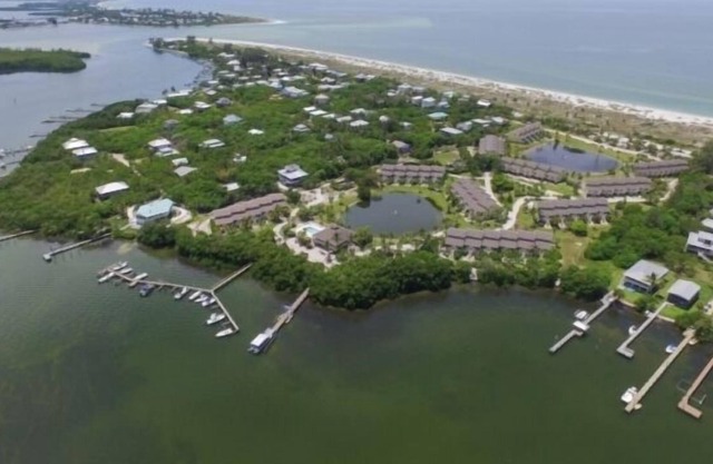 Gulf to Bay location at Hideaway Bay. Leave your cares behind. Boating, fishing, shelling and relaxing in abundance on Little Gasparilla Island.