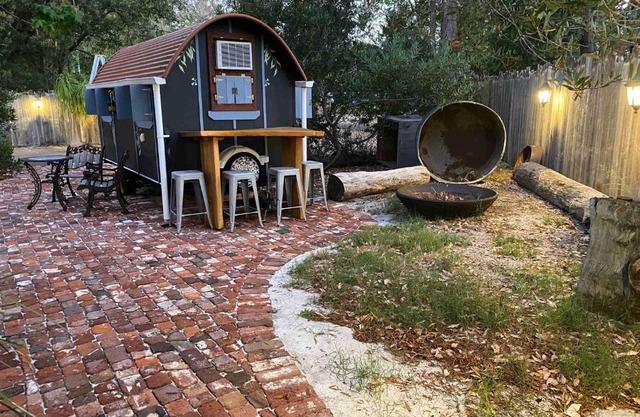 Gypsy Van Tiny House with Unique Outdoor Bathroom, WIFI & Firepit