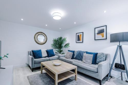 Hansas Executive Hideaway - Two Premium Townhouses by Parydise - Great for Business or Family Stays