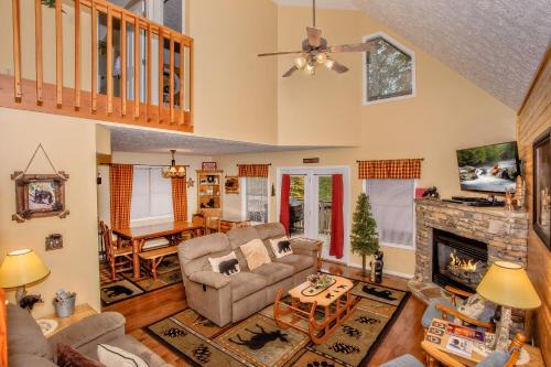 Happy Trails, Resort Pool, FREE Attraction tickets for each paid day, Hot Tub, WIFI!