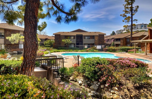 Harbor Cove-Pool View with Creek! Walk to Beach & Harbor! Lower Unit-No Stairs!