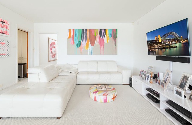 HARBOUR FRONT SINGLE LEVEL APARTMENT