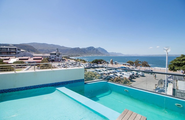 Harbour Square Hotel