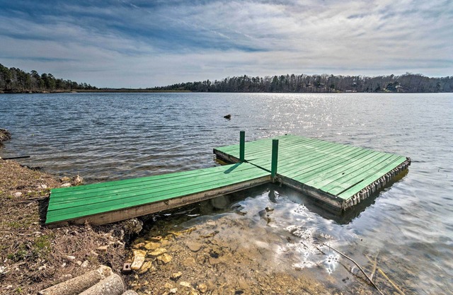 Harrod's Hideaway w/Deck, Dock on Lake Norrell