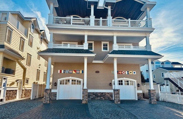 Has Pool AND Steps from the Beach!