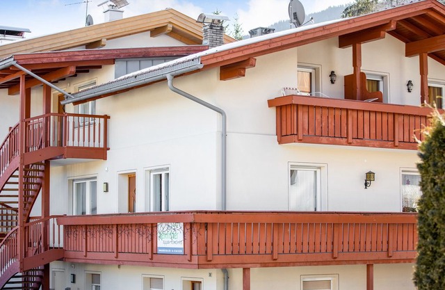 Haus Aue - Apartment 1 with Balcony, Mountain View & Wi-Fi; Parking Available, Pets Allowed