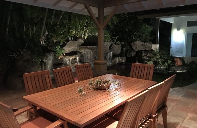 Hawaiian Hideaway ..