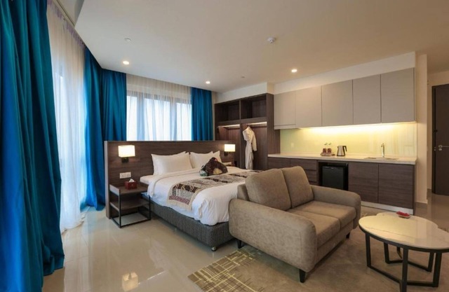 HAYWOOD HILLTOP WELLNESS LIVING