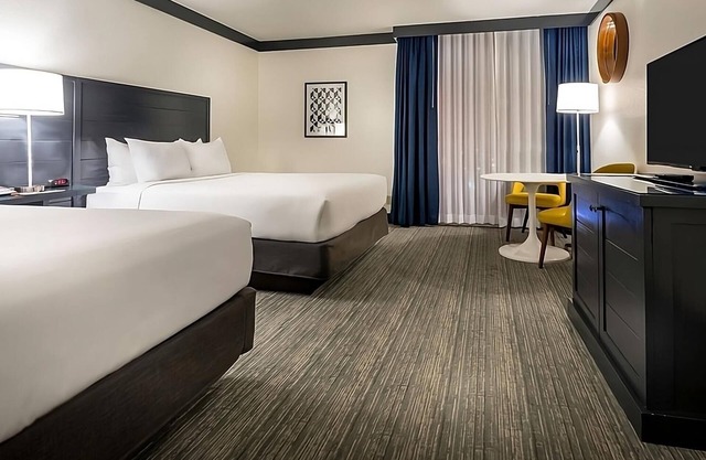 Heart of Las Vegas! Onsite Restaurant and Bar, Short Drive to The Strip!