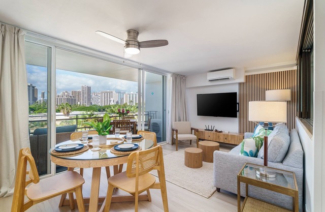 Heart of Waikiki! Modern 2-bedroom/1-bath, Short walk to beach, FREE Parking!