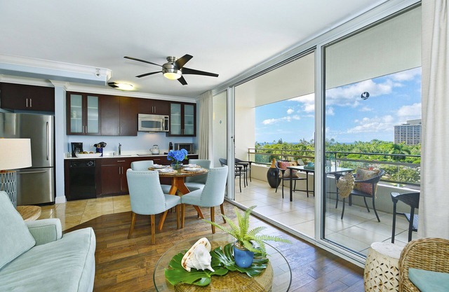 Heart of Waikiki With Partial Ocean View! Washlet! FREE Off-site Parking!