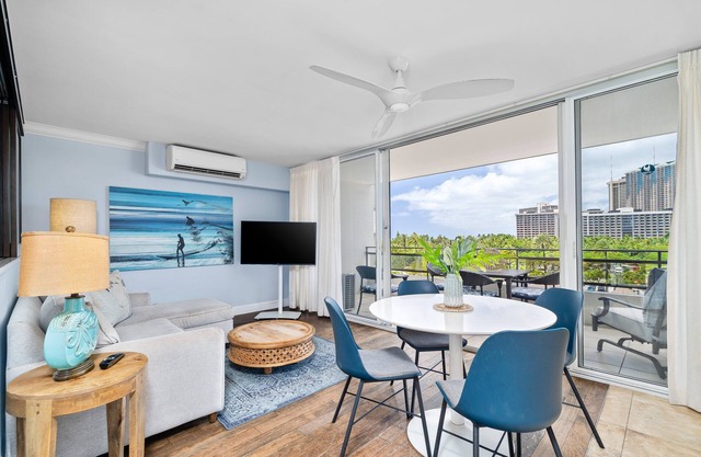 Heart of Waikiki With Partial Ocean View! Washlet! AC, FREE Parking, Wi-Fi