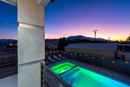 Heated Pool, Jacuzzi, Pickleball, Movie Theater, Sauna - Spacious 4BR