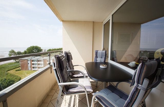 Here you can listen to the sound of the sea while having breakfast!