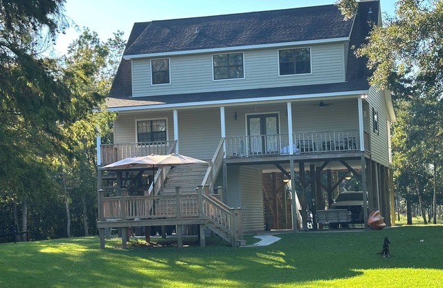 Hidden Treasure Charming 4-bedroom river house on the Biloxi Rivern