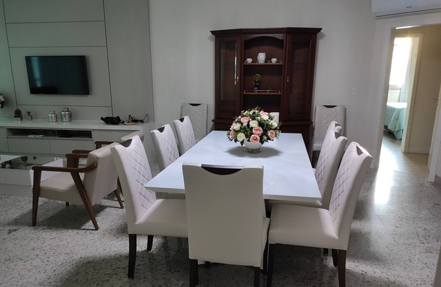 High floor apartment with 4 suites 60 m from the sea in a great location