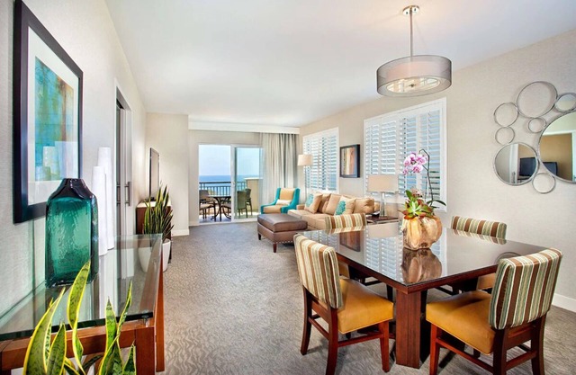 High Tides and Good Vibes! Pool, Parking, Pets Allowed, Near South State Beach!