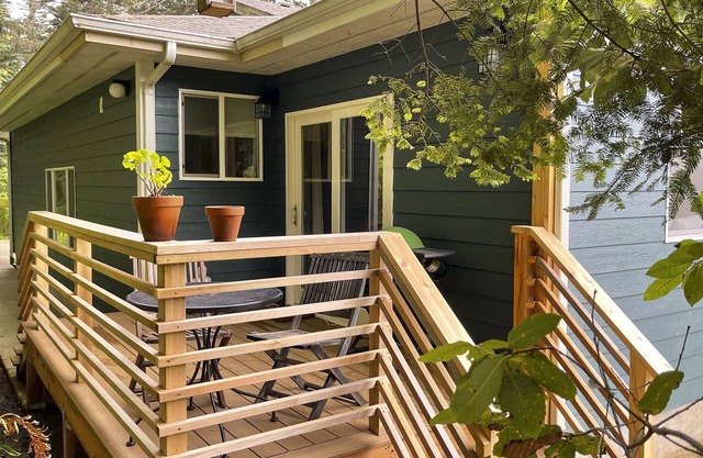 ‘Hillside Abode’ Couples Escape 2 Miles to Coast!