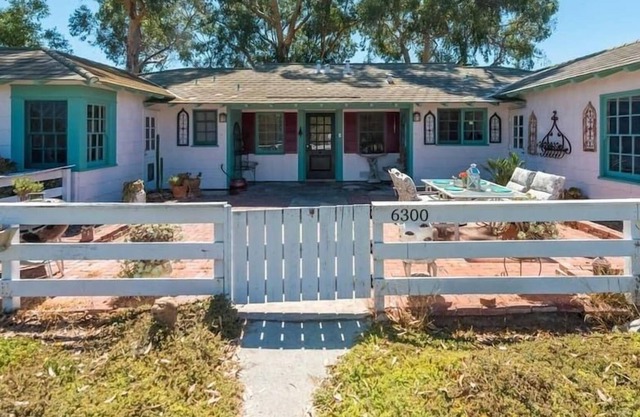 Hilltop Cottage - Incredible views of San Diego!