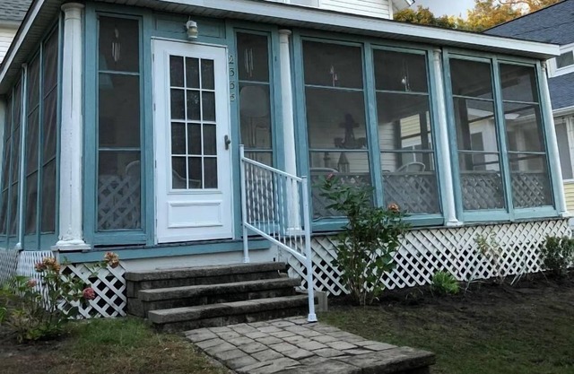 Historic Cottage by Holland State Park and Lake Michigan