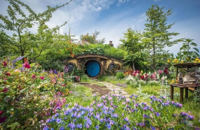 Hobbiton LakeSide Resorts