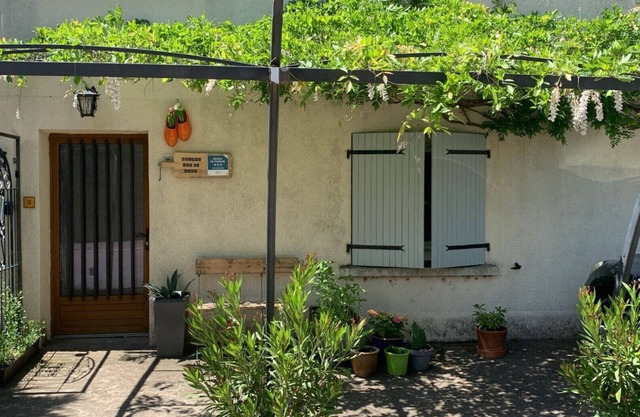 Holiday Home 'Maison Sur La Mare' with Mountain View, Private Pool and Wi-Fi