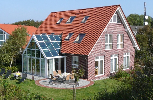 Holiday Home 'Haus Admiral Wintergarten' with Private Terrace, Private Garden and Wi-Fi