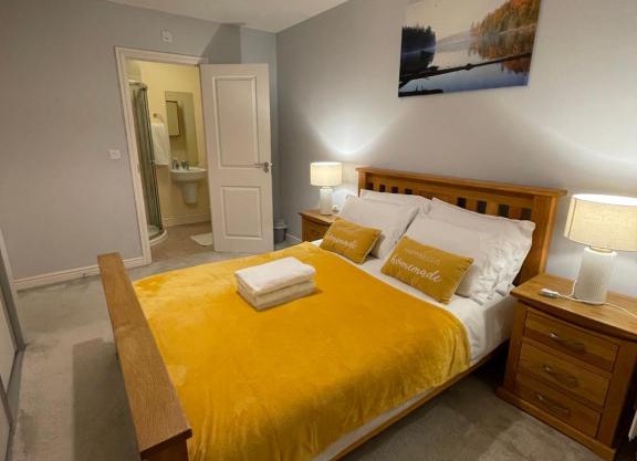 Holiday Home In Cardiff, Sleeps 8