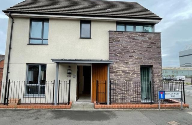 Holiday Home In Cardiff. Sleeps 6