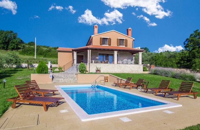 Holiday home with pool with beautiful view of magical Motovun in central Istria