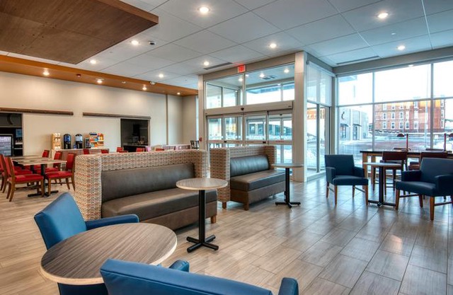 Holiday Inn Express And Suites Omaha Downtown - Airport, An IHG Hotel