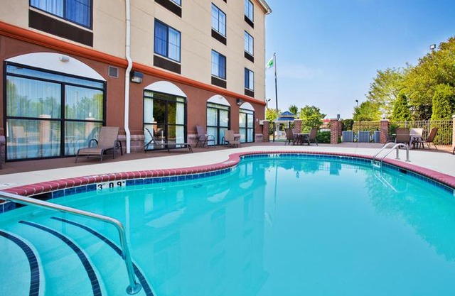 Holiday Inn Express Hotel & Suites Charlotte-Concord I-85